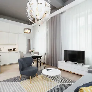 Arianska By Renters Prestige Apartament Kraków